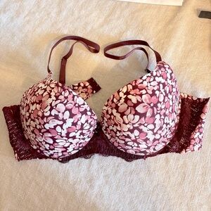 Marlyn Monroe Burgundy and White Bra Intimates